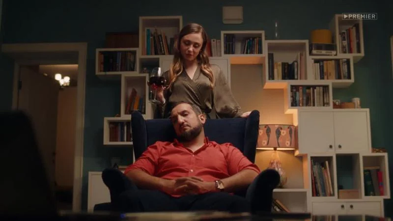 Кадры из сериала Универ: 10 лет спустя (2021)